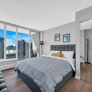 Spacious Dt 2-bdr High-rise With View, Pool, Gym Vancouver