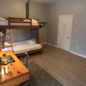 https://the-clarence-park.hotelstorontoontario.org